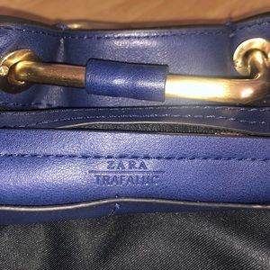 Zara Trafaluc bag with detachable shoulder strap. Roomy bag with inner pockets!